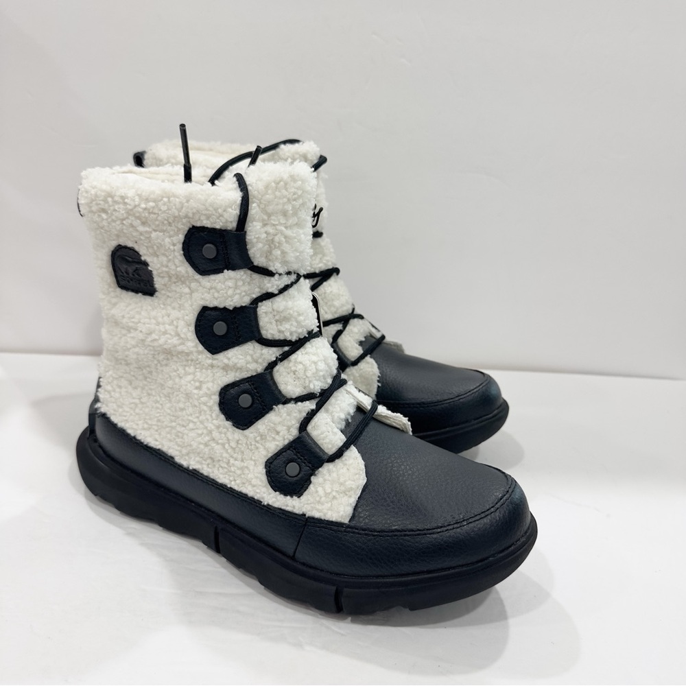 Brand New With Tag Sorel Women's Ankle Boots in Black and White